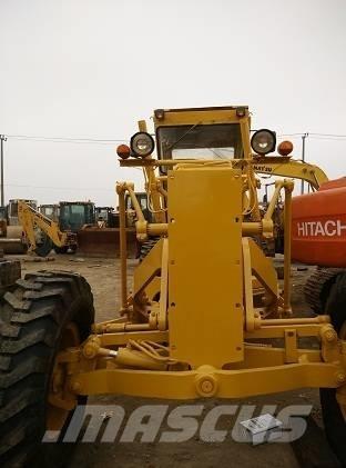 Komatsu GD 661 平地机/推土机