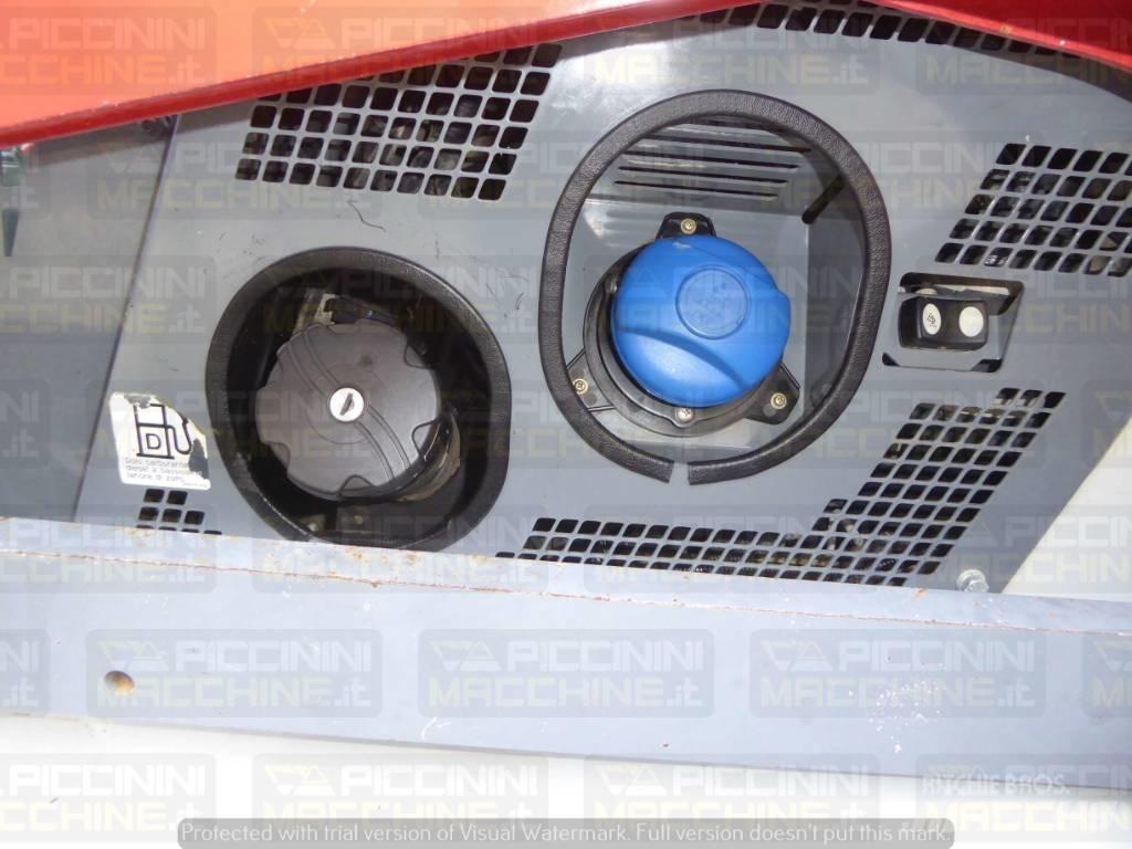 Takeuchi TL12V2 履带式装载机