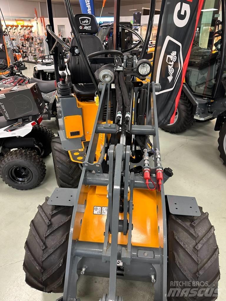 GiANT 1200 滑移装载机