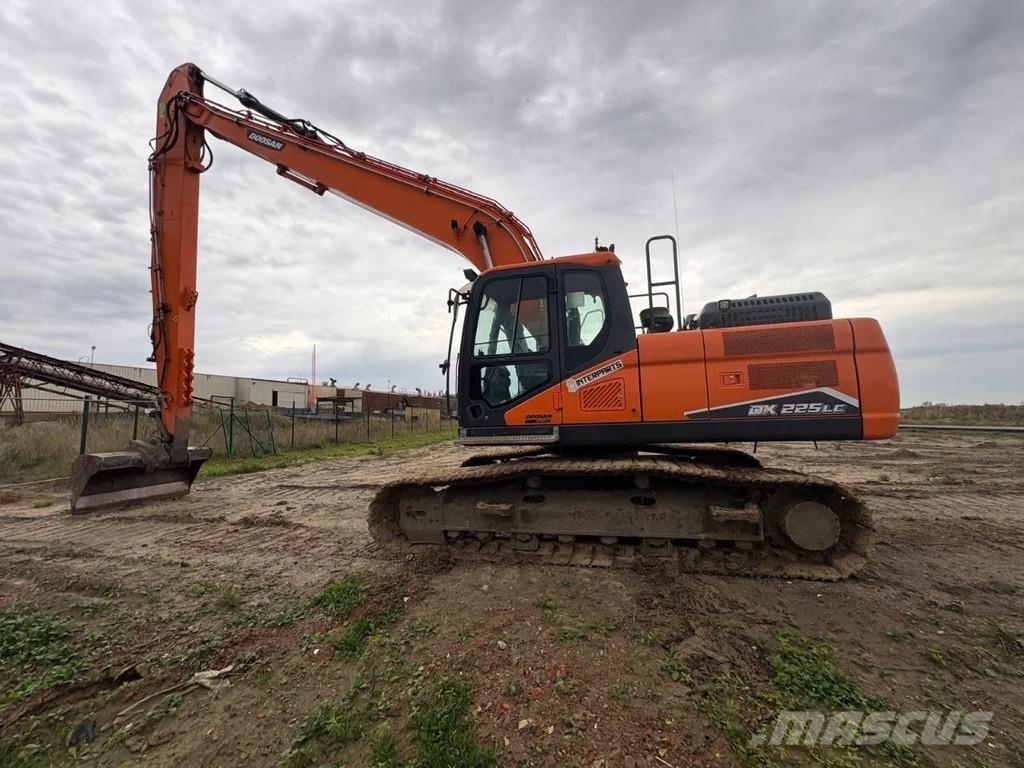 Doosan DX225LC 履带挖掘机