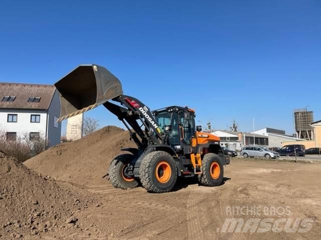 Doosan DL280 轮式装载机