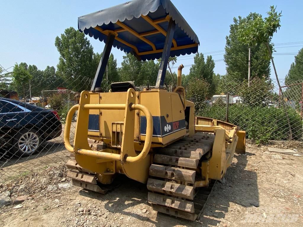 Komatsu D21P-6 履带式推土机
