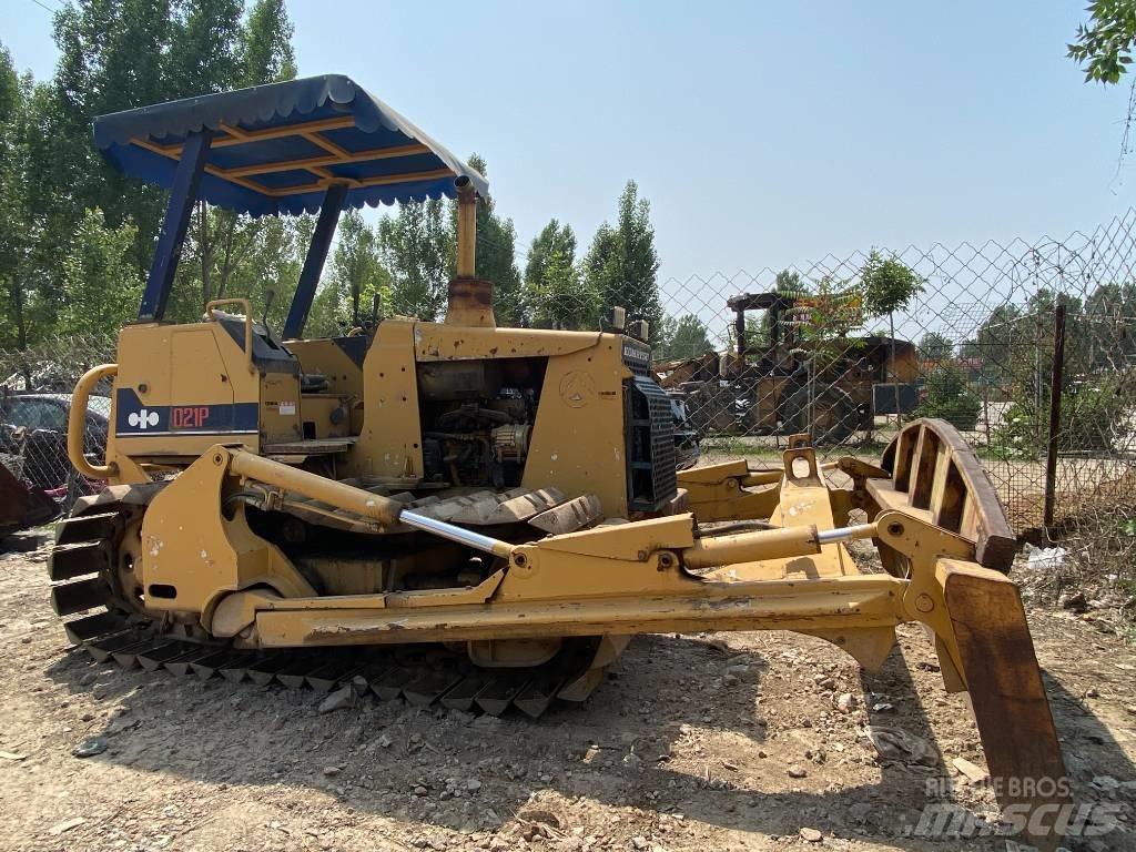 Komatsu D21P-6 履带式推土机
