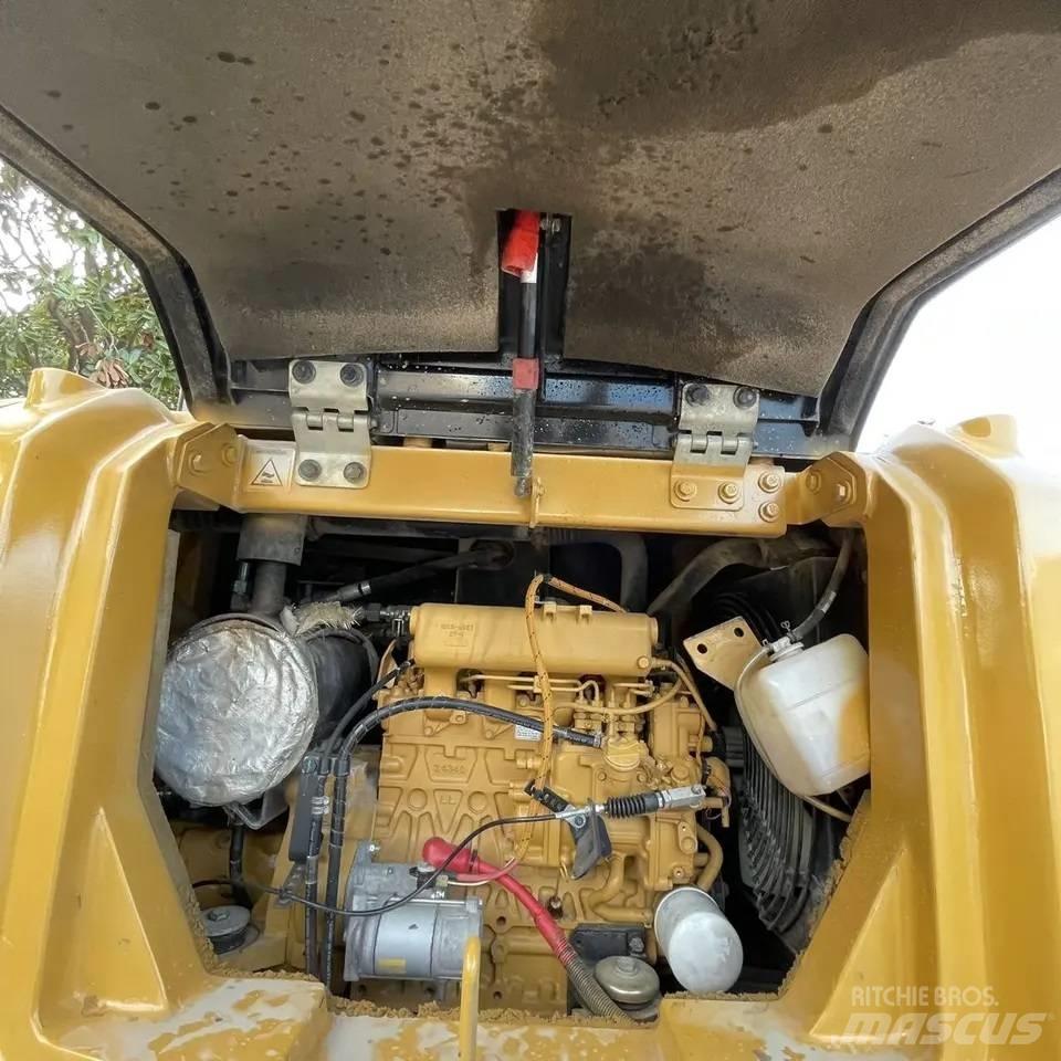 CAT 306E2 履带挖掘机