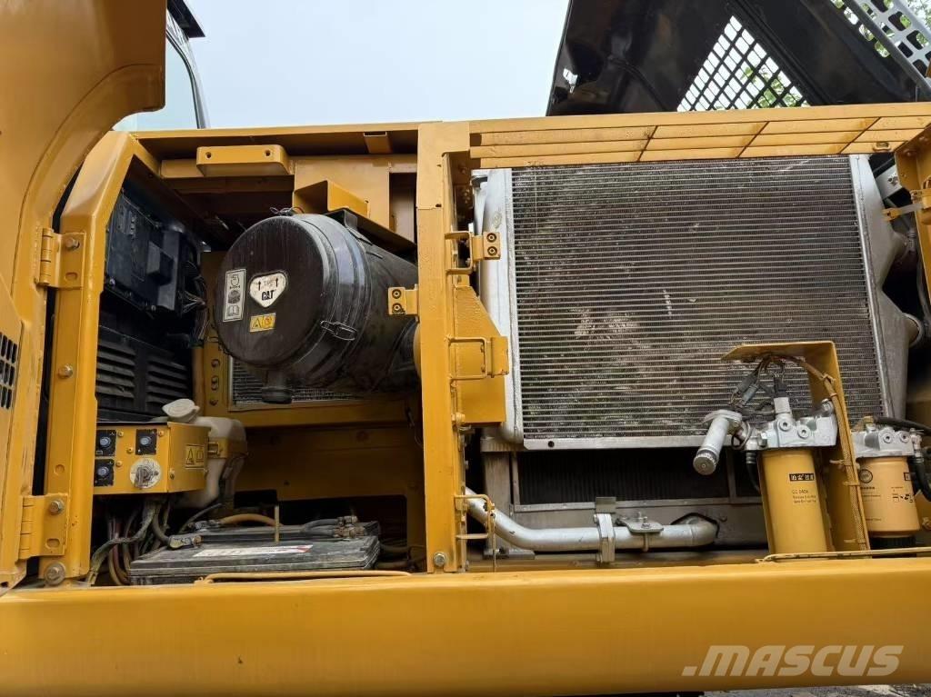 CAT 330 D 履带挖掘机