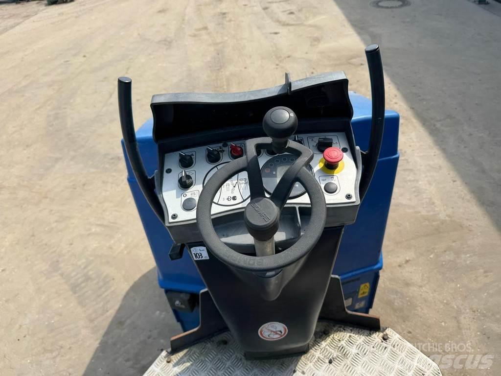 Bomag BW 100 AD-5 双轮压路机