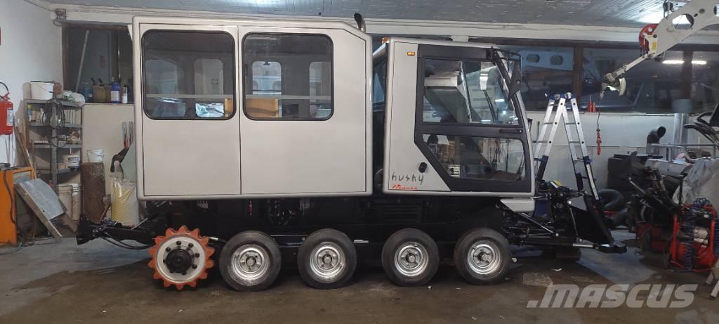 Prinoth Husky 铲雪车