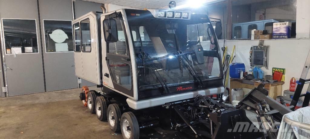 Prinoth Husky 铲雪车