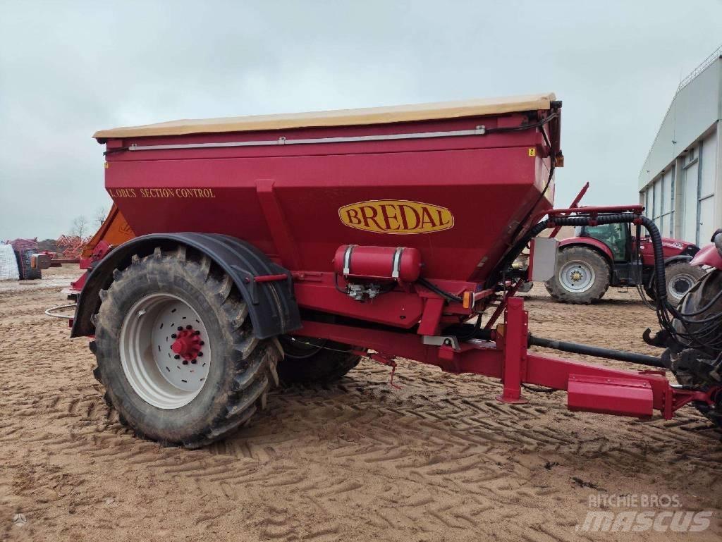 Bredal F10 矿物肥料撒播机