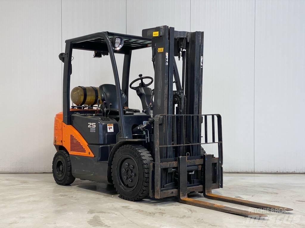 Doosan G25N-7 天然气叉车