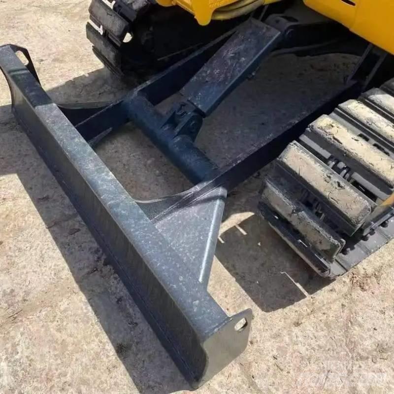 Komatsu PC30 小型挖掘机