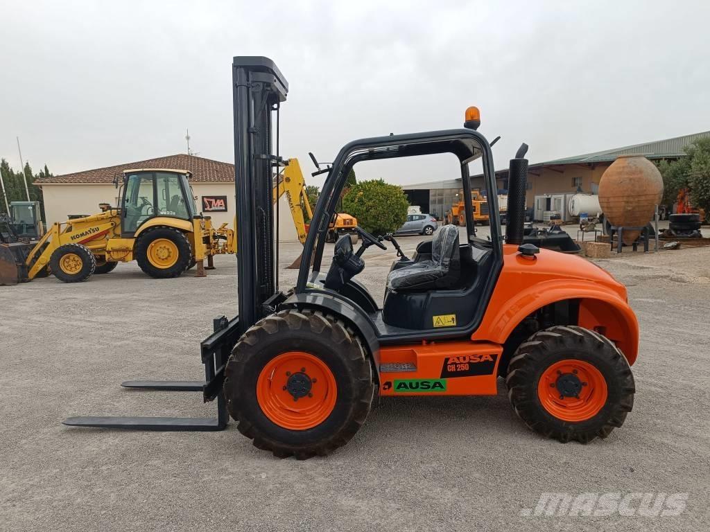 Ausa CH 250 X4 越野叉车|叉装车