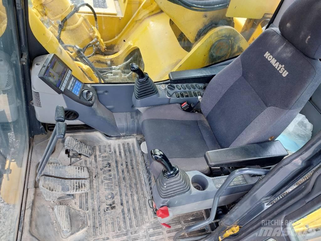 Komatsu PC700LC-11 履带挖掘机