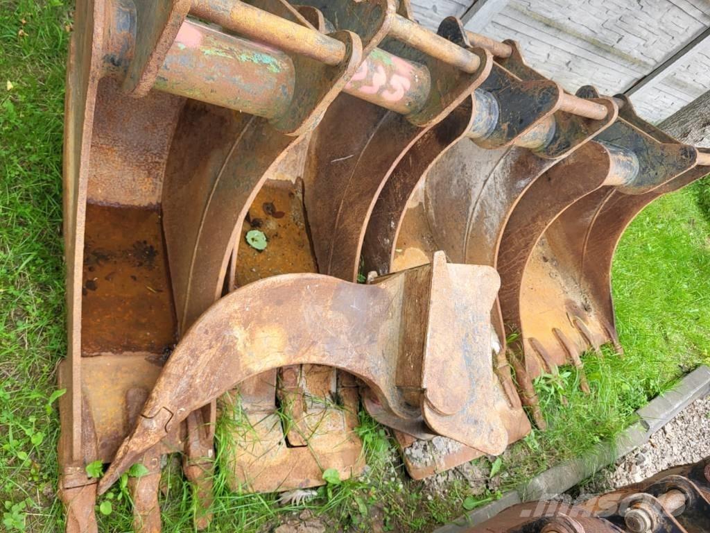 Komatsu PW110 轮式挖掘机