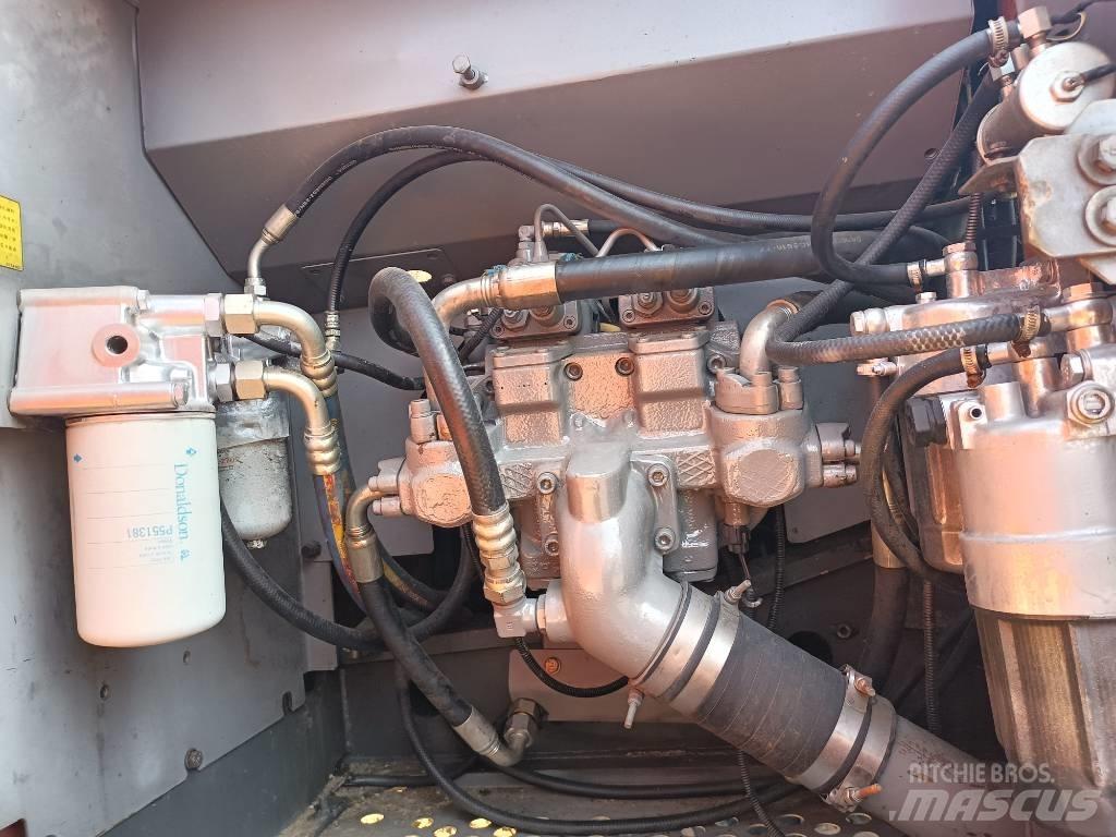 Hitachi ZX 200 中型挖掘机