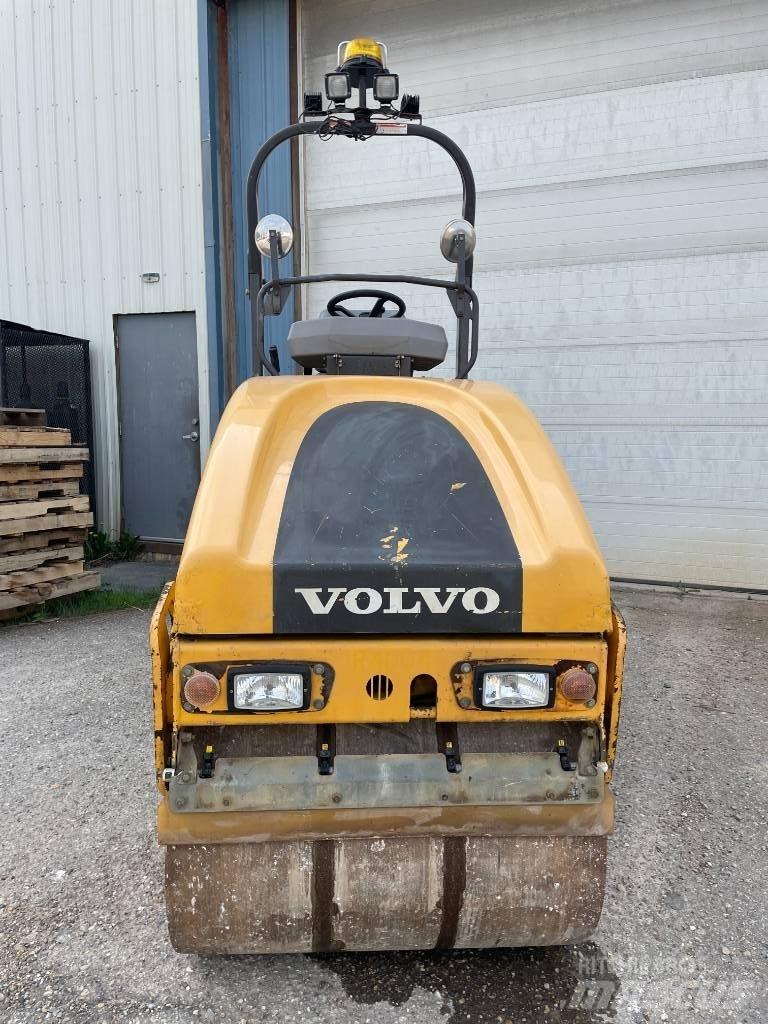 Volvo dd22 双轮压路机