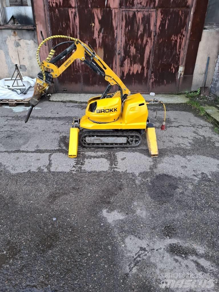 Brokk 60 组装挖掘机