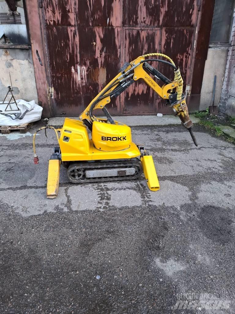 Brokk 60 组装挖掘机