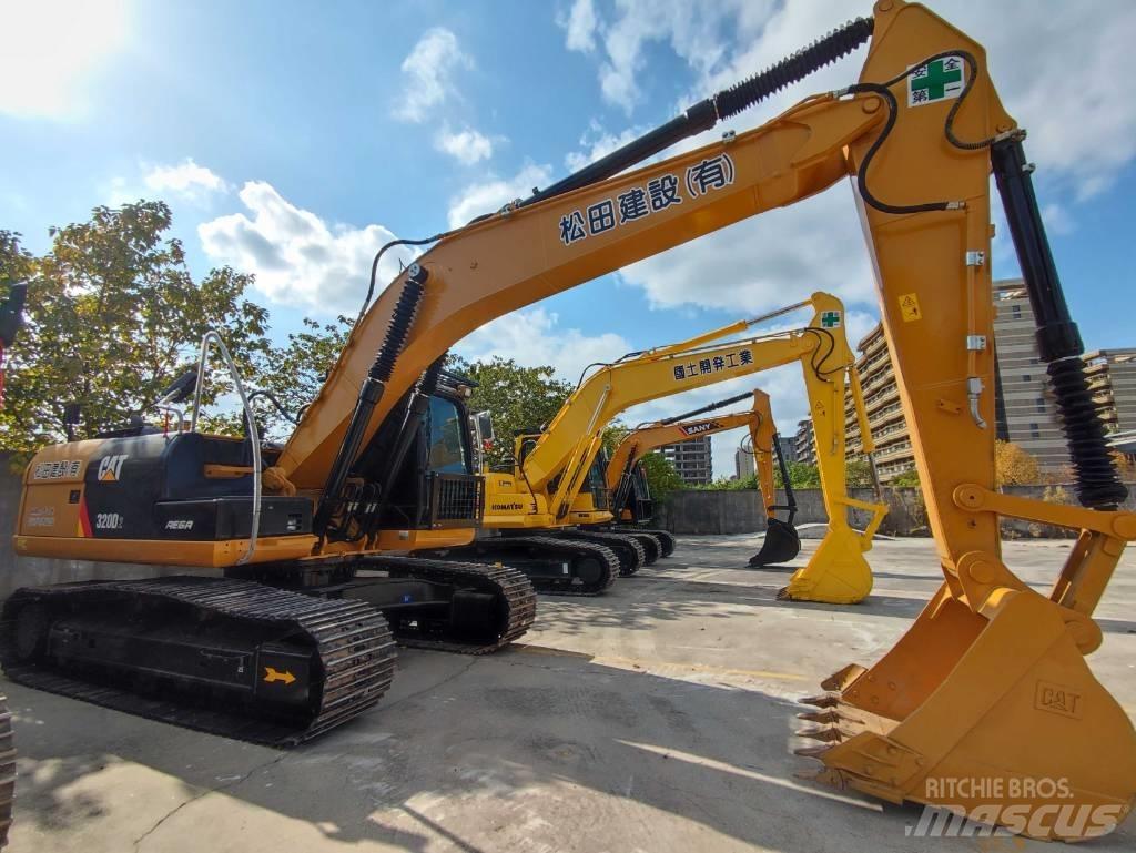 CAT 320D2 中型挖掘机