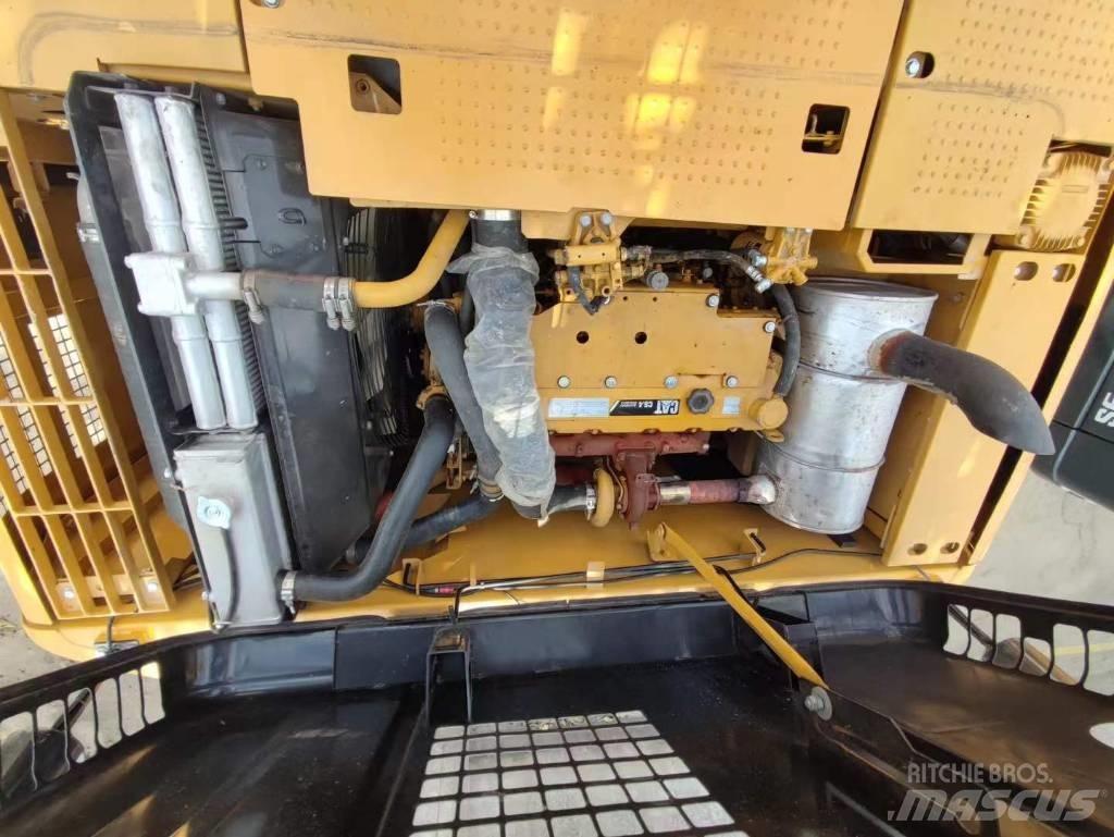 CAT 320D2 中型挖掘机
