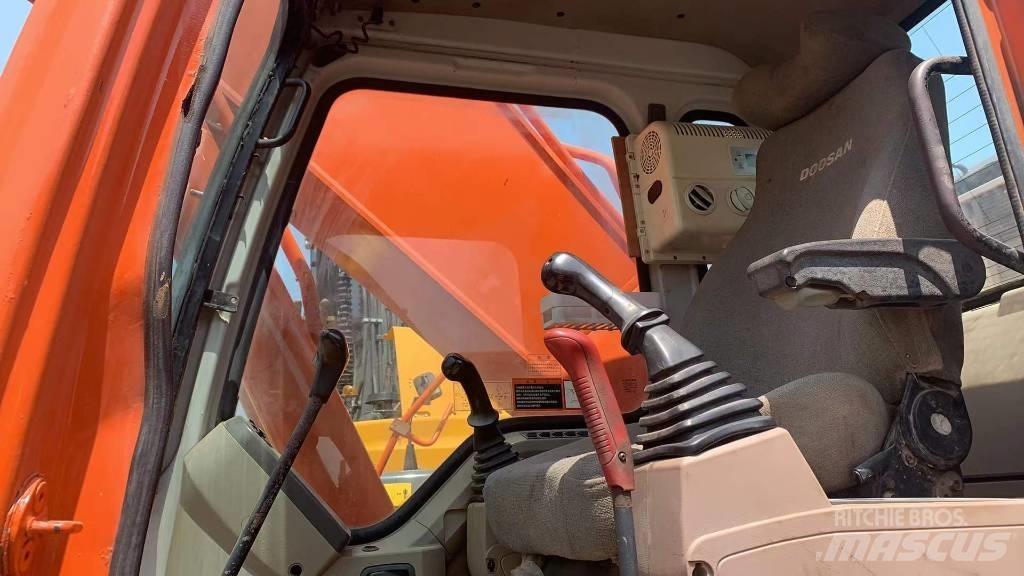Doosan DH 300 LC-7 履带挖掘机