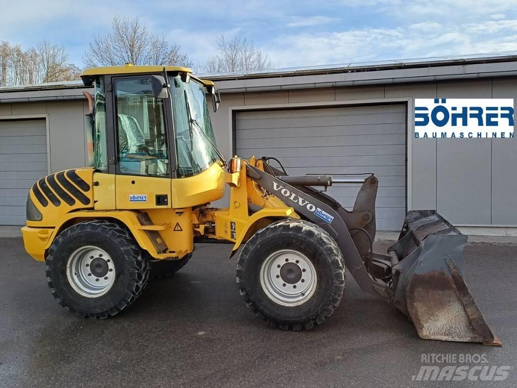 Volvo L 30 B 轮式装载机
