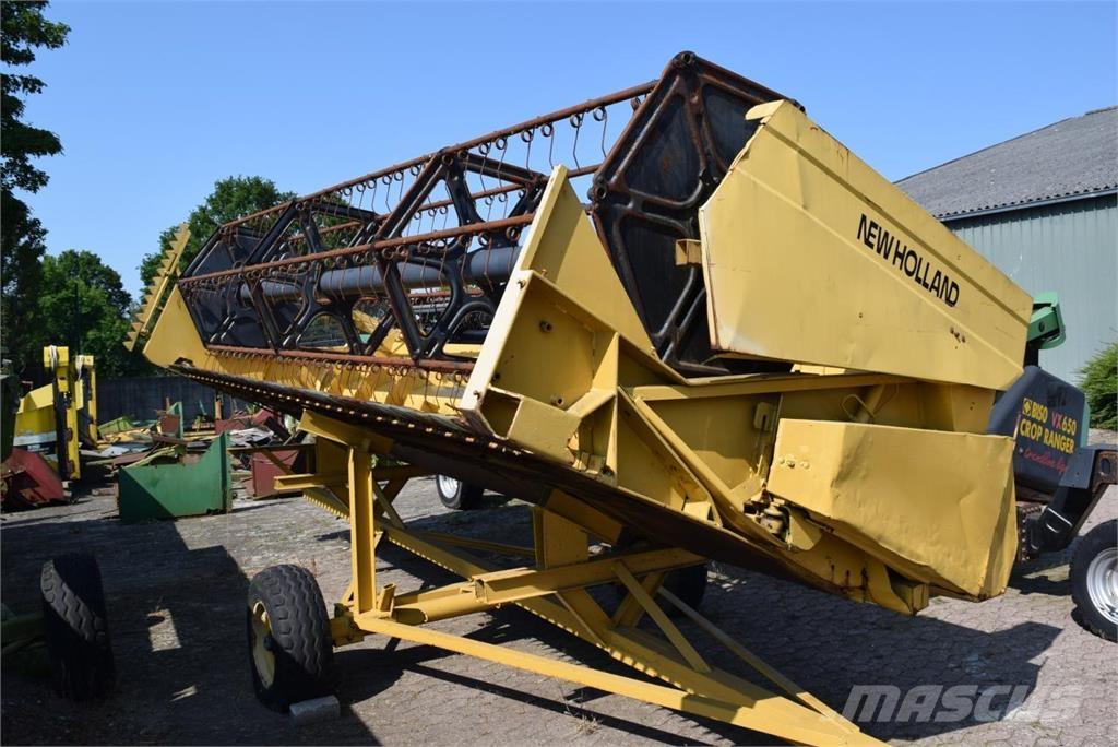 New Holland TC 56 联合收割机