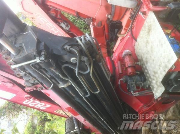 HMF 2820K8 随车折臂吊