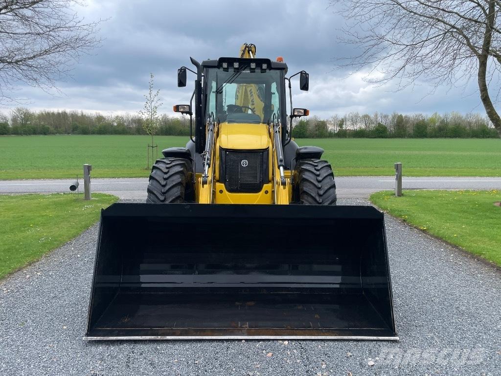 New Holland B115C 反铲装载机