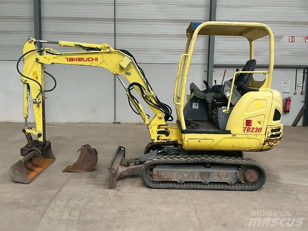 Takeuchi TB 230 小型挖掘机