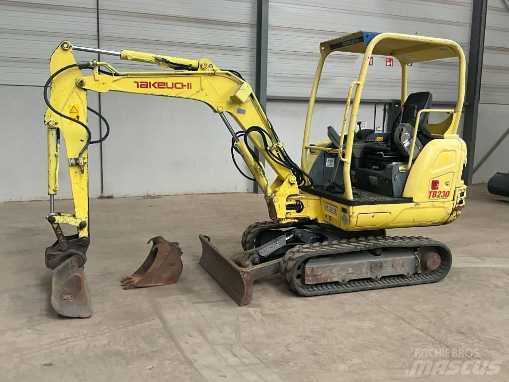 Takeuchi TB 230 小型挖掘机