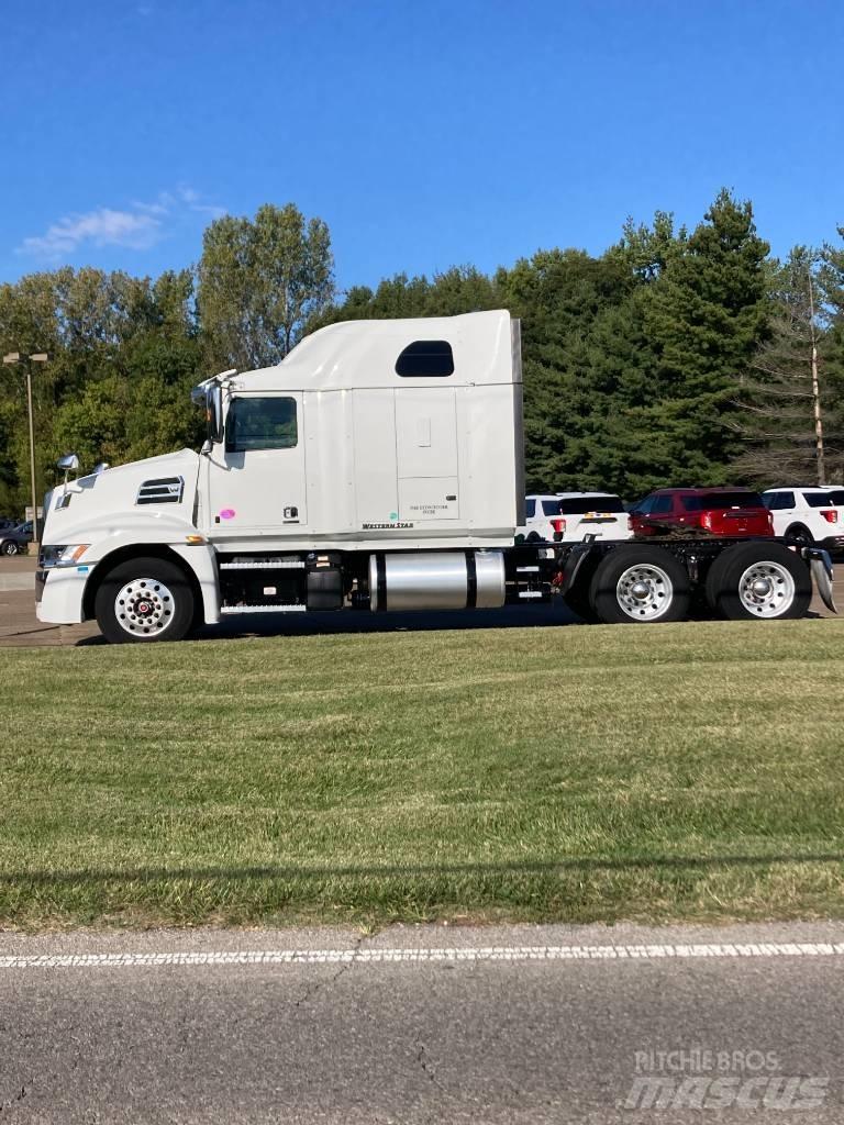 Western Star 5700 XE 牵引车