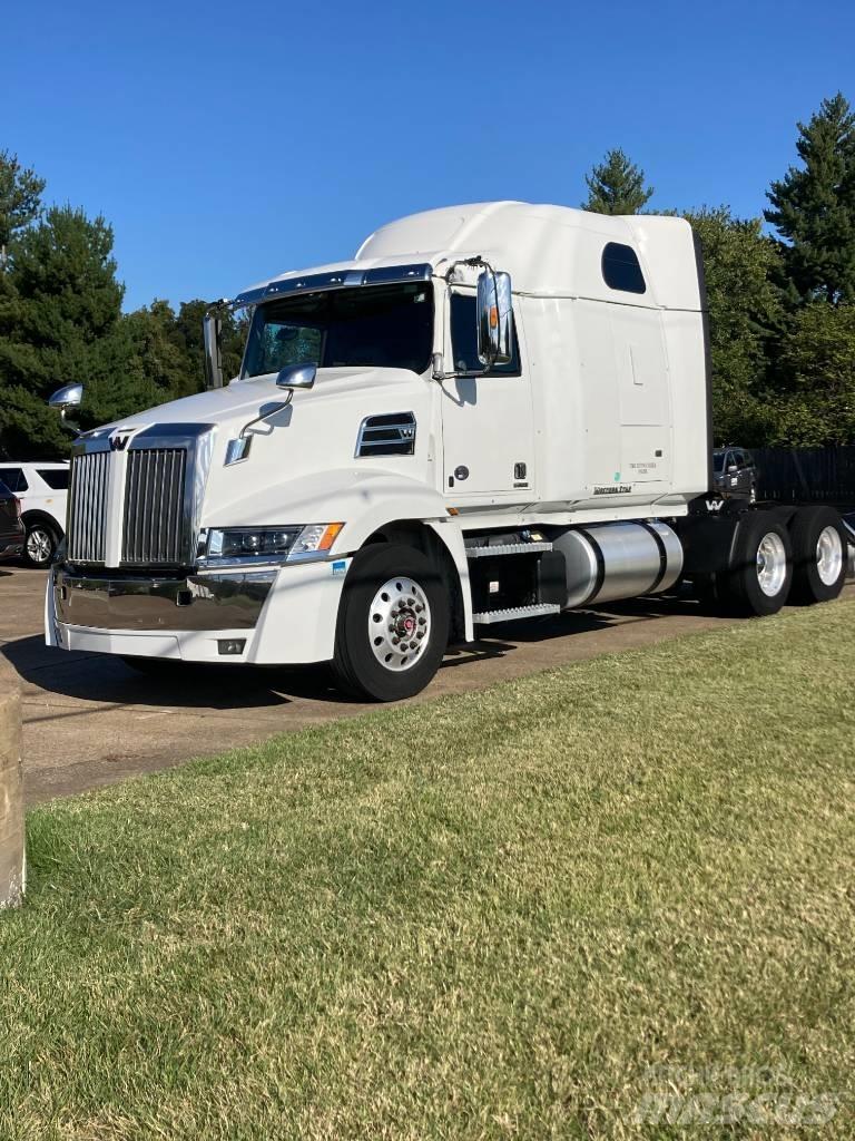 Western Star 5700 XE 牵引车