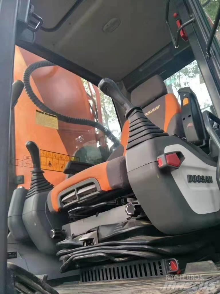 Doosan DX 530 中型挖掘机