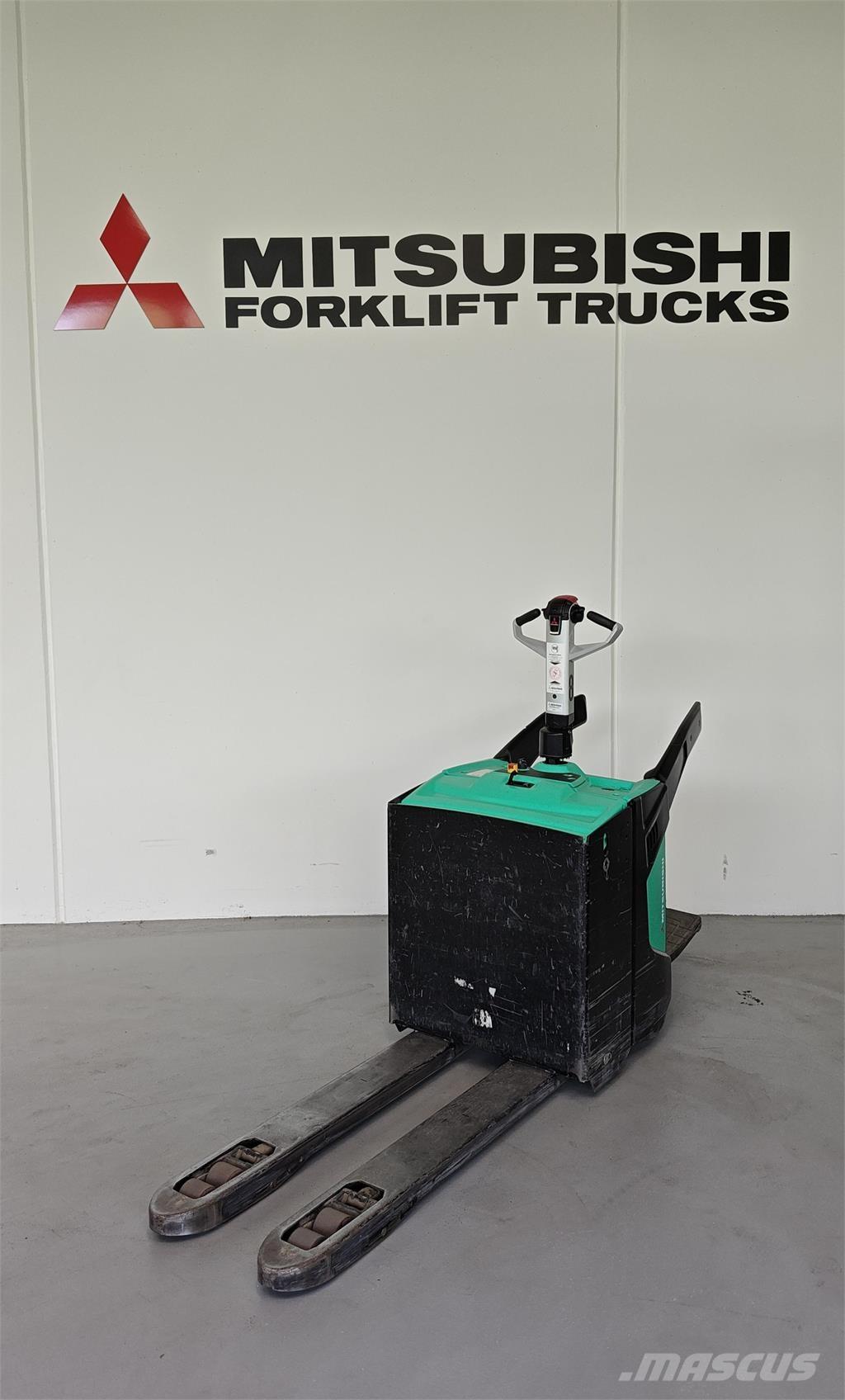 Mitsubishi PBV20N2 平台运输车