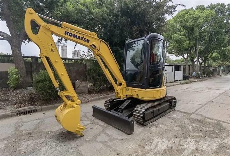 Komatsu PC35 小型挖掘机