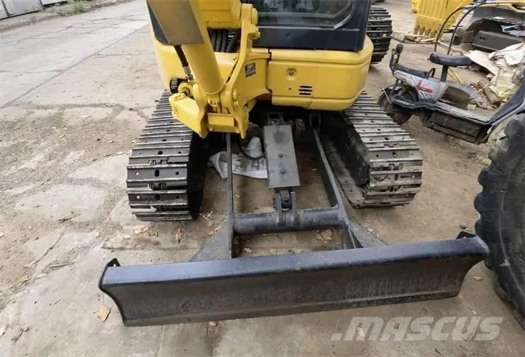 Komatsu PC35 小型挖掘机