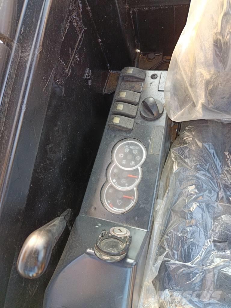 CAT 305 C CR 小型挖掘机