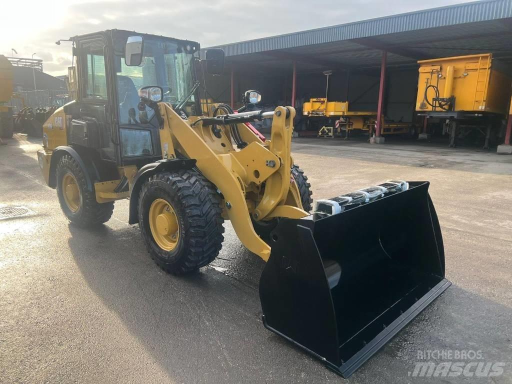 CAT 906 轮式装载机