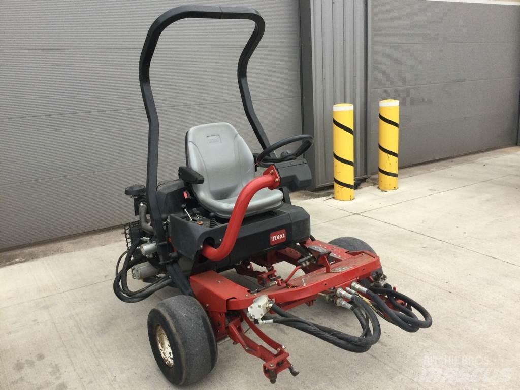 Toro 3250D 骑乘式割草机