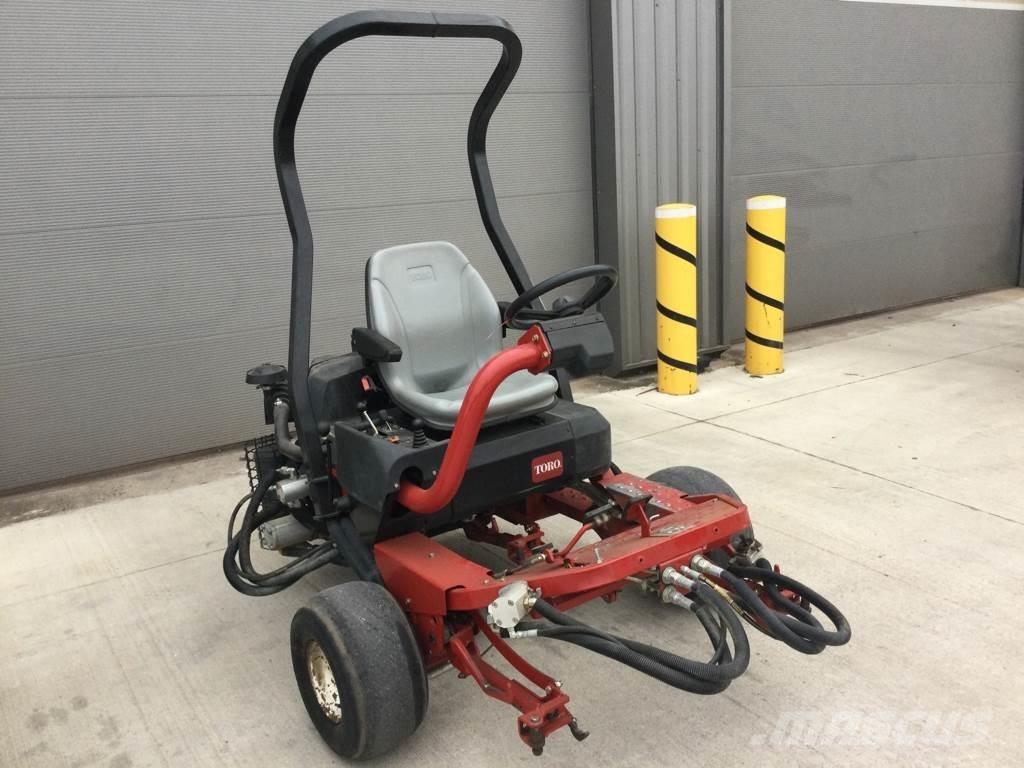 Toro 3250D 骑乘式割草机