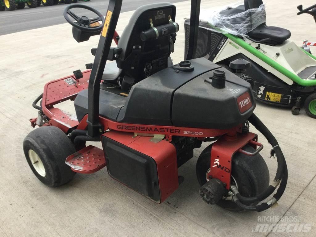 Toro 3250D 骑乘式割草机