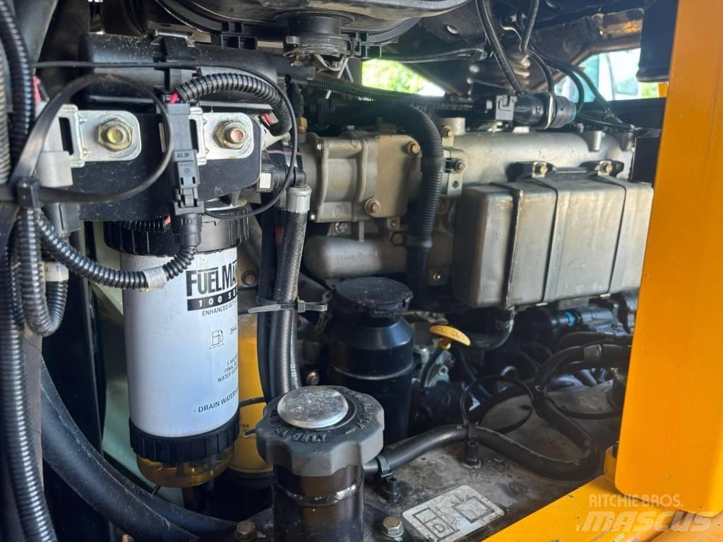 JCB Vibromax 6 ST 铰接式自卸车