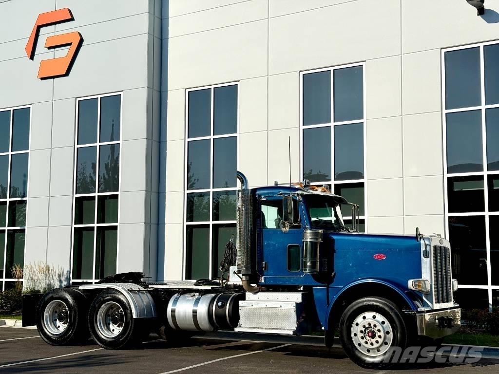 Peterbilt 388 牵引车