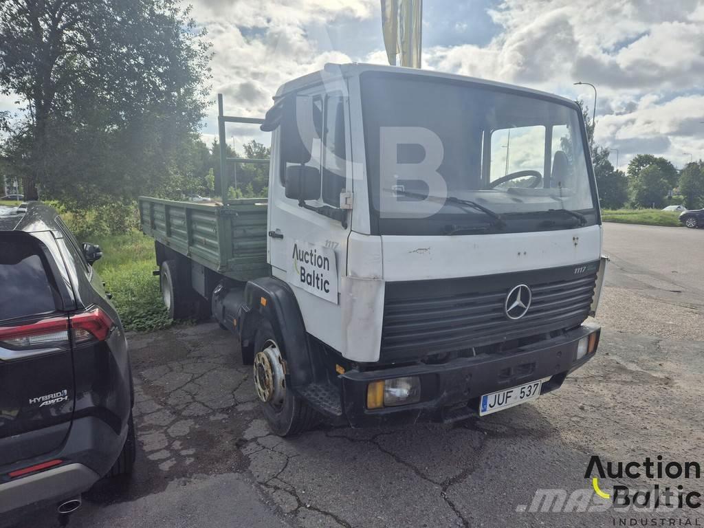 Mercedes-Benz 1117 平板栏板货车