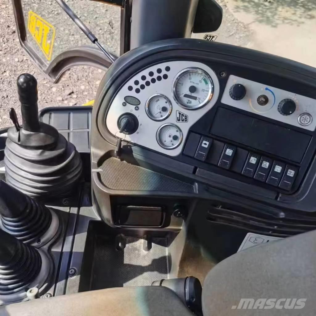 JCB 3CX 反铲装载机