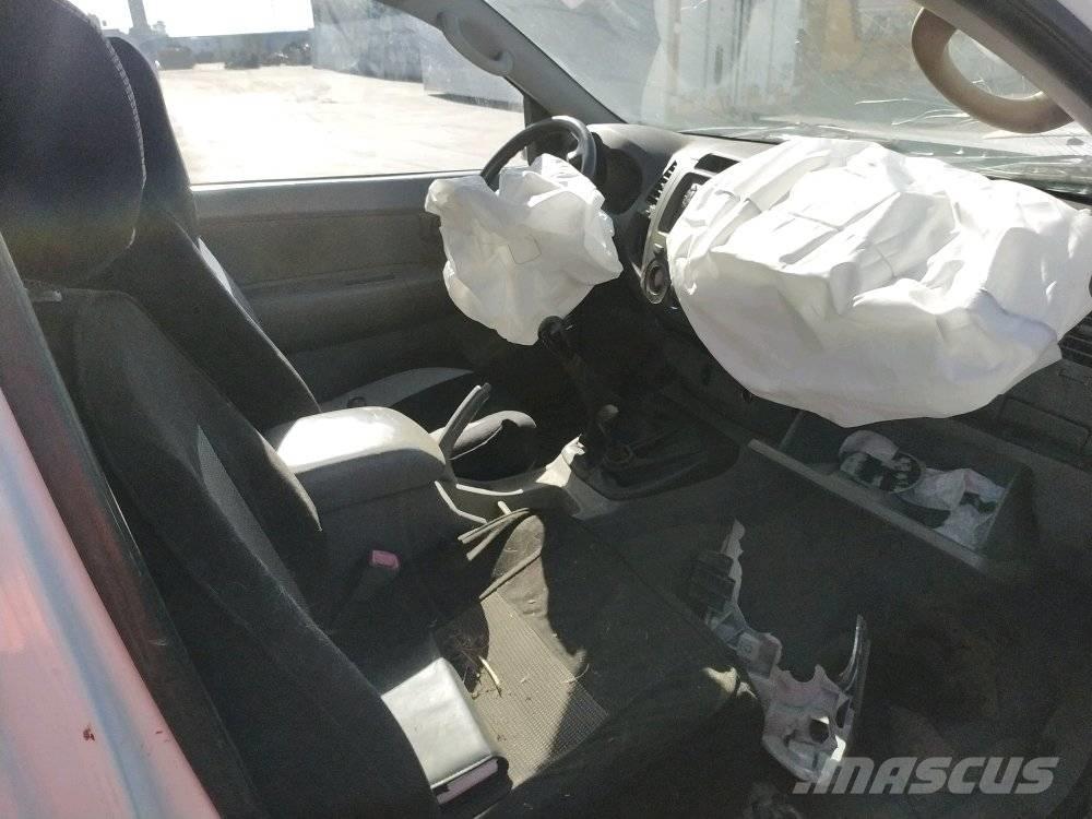 Toyota Hilux 4 皮卡车