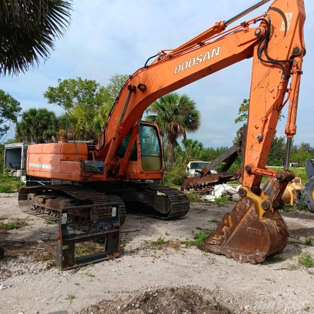 Doosan DX 225 LC 履带挖掘机