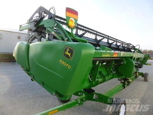 John Deere 630 F 联合收割机头