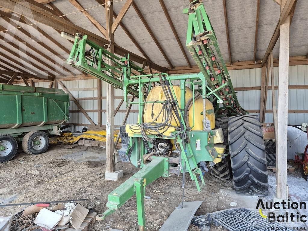 John Deere 732 牵引式喷雾机